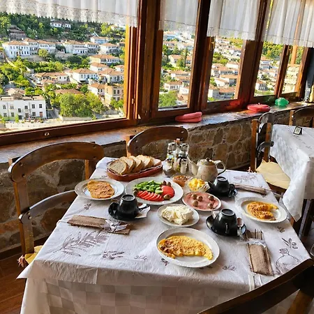 Guva Mangalem Boutique & Restaurant -berat Old Town View Отель Берат