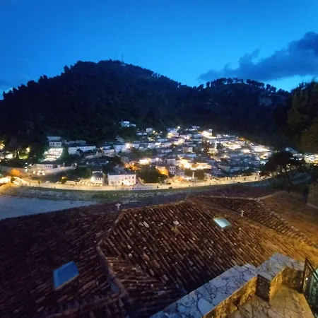 ホテル Guva Mangalem Boutique & Restaurant -berat Old Town View ベラト