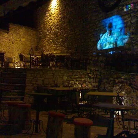 Guva Mangalem Restaurant Hotel Berat