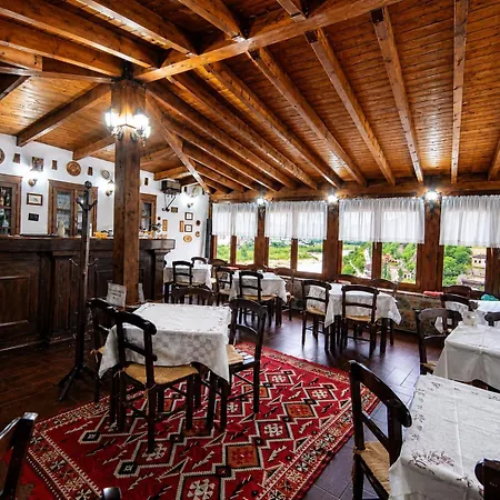 ホテル Guva Mangalem Boutique & Restaurant -berat Old Town View ベラト