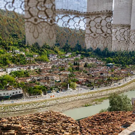 Guva Mangalem Boutique & Restaurant -berat Old Town View ベラト