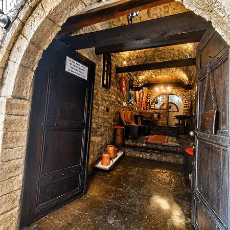 Guva Mangalem Boutique & Restaurant -berat Old Town View