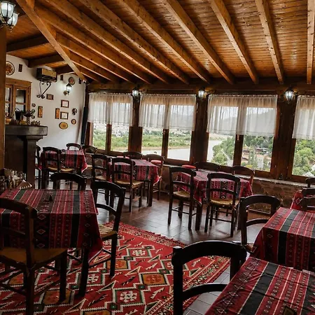 Guva Mangalem Boutique & Restaurant -berat Old Town View ベラト