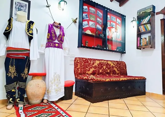 Guva Mangalem Boutique & Restaurant - Old Town Mangalem 培拉特